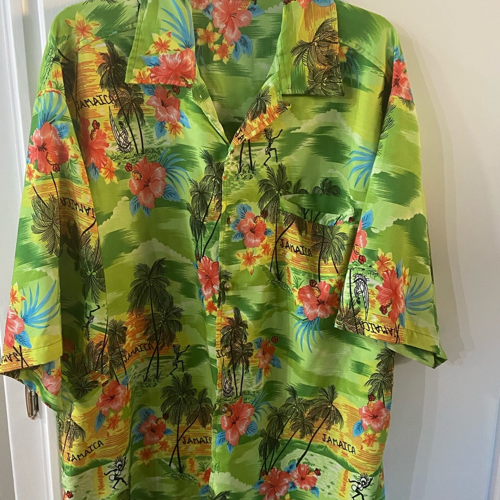 Men’s Hawaiian shirt size extra large loose fit